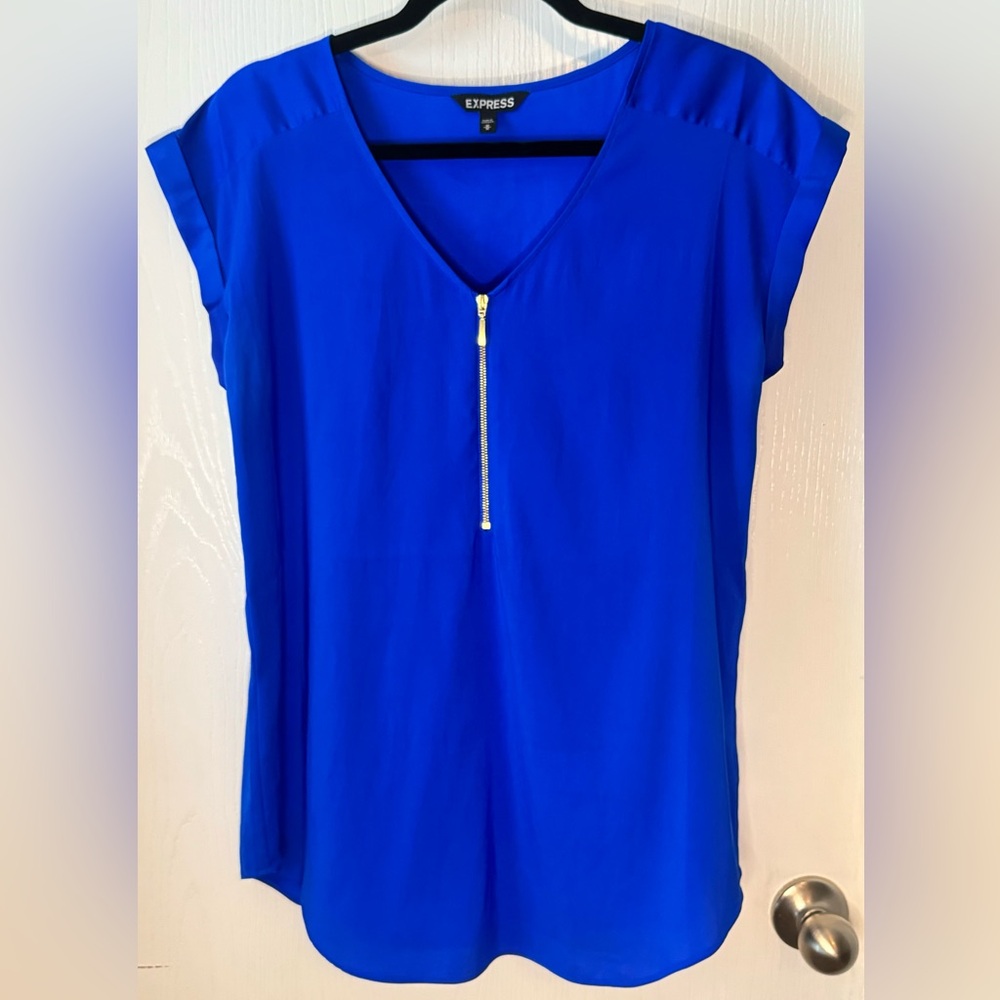 Express V-Neck Short Cuff Sleeve Gramercy Work Top with Gold Zipper Detail - M